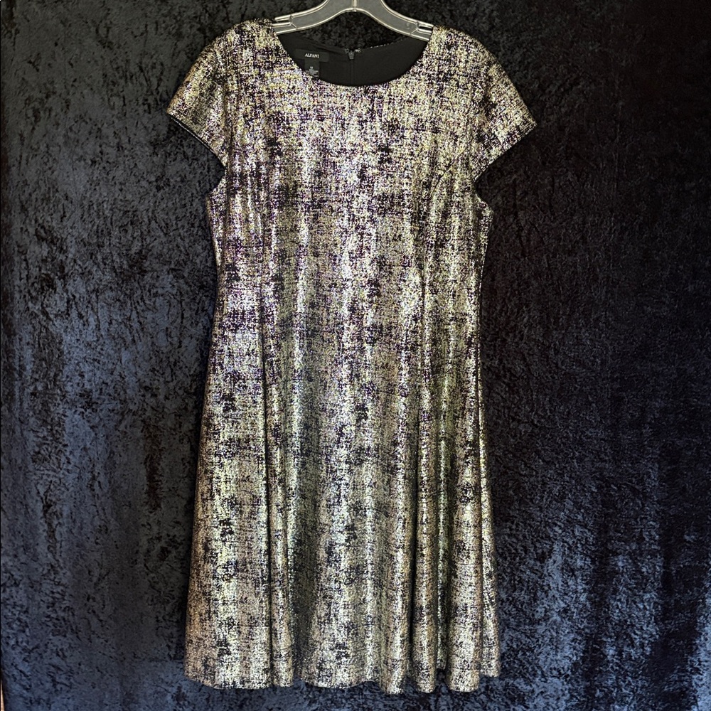 Alfani Sz 10 Black & Gold Knit Cocktail Dress
NWOT.